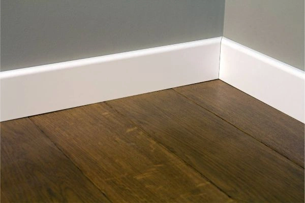 Instalación de parquet y rodapiés en una vivienda de Pamplona